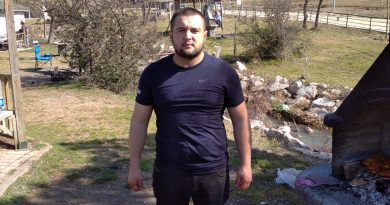 Ciddi ama. Başta. Gizli 2