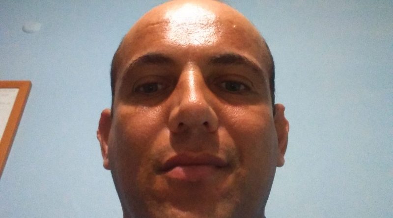 Bekarım hiç evlenmedim Türk veya yabancı bir hiç evlenmemiş bayanla evlenmek istiyorum 1 Bekarım hiç evlenmedim