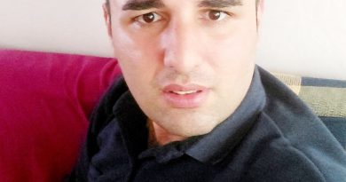 " Ayrilik ayri ,Aşk bitişik yazılır "