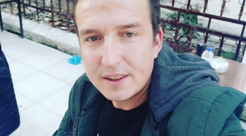 Slm 1 Merhaba ben yavuz yaş 39 Manisa'dan sarışın yeşil gözlüyum benimle çılgınlık yapmak gezmek eğlenmek isteyen bayanlar burdayım olursa anlaşırsak ciddi beraberlik Manisa İzmir tercihimdir 05536275898