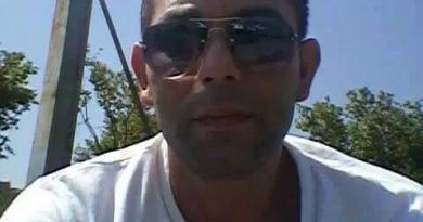 Dürüst Ve Kendini bilen ciddi bayanlar 3 Dürüst Ve Kendini bilen ciddi bayanlar