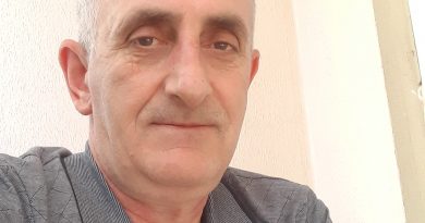 DÜRÜST BAYAN ARKADAS EMEKLI BIRIYIM