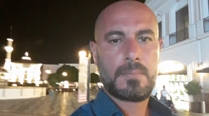 Kalbimi avuçlarına bıraksam. 1 Kalbimi avuçlarına bıraksam.