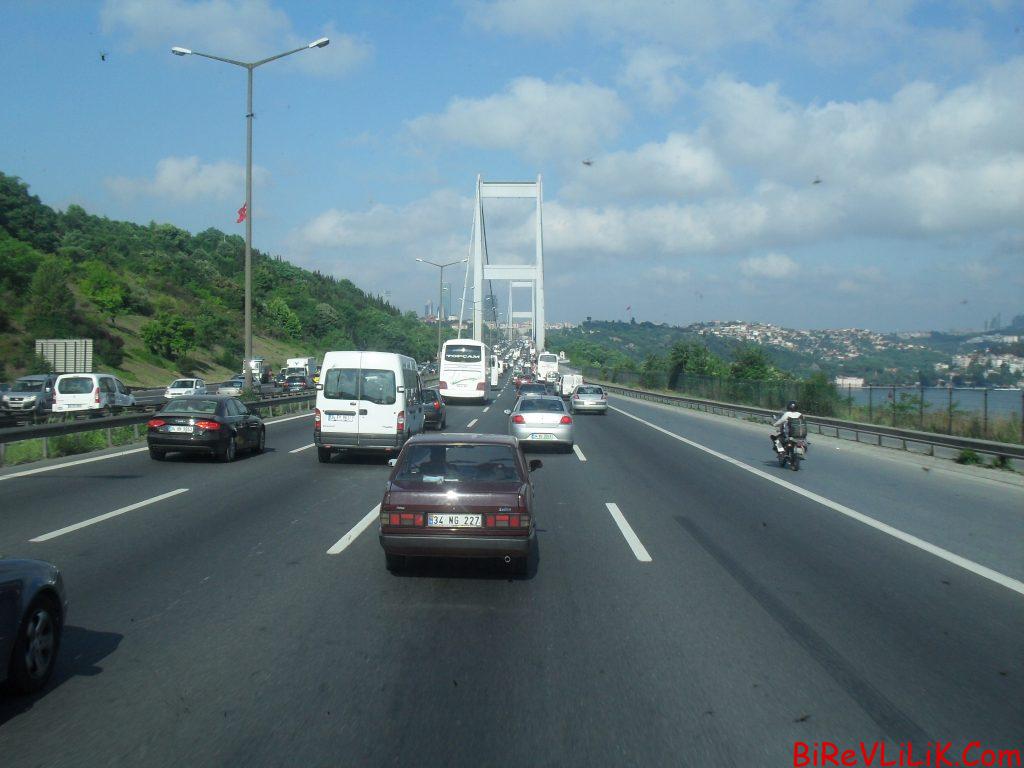 GÖNÜL DOSTU OLABİLECEK BEY ARAYAN BAYAN ARIYORUM