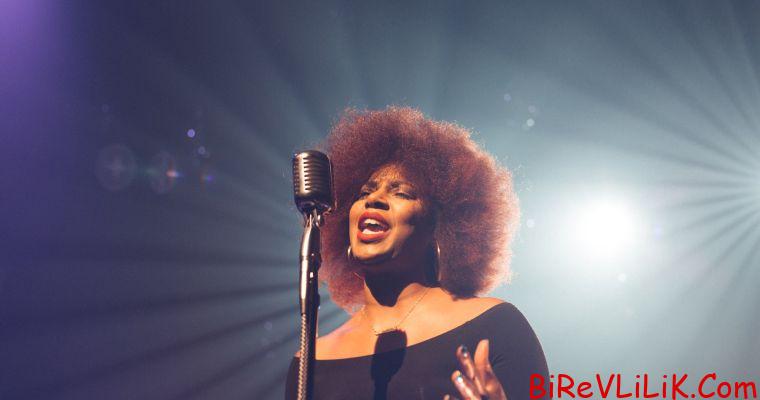Amelia Barbar serenades audiences with 'Peaches' performance at 2022 Grammys 3