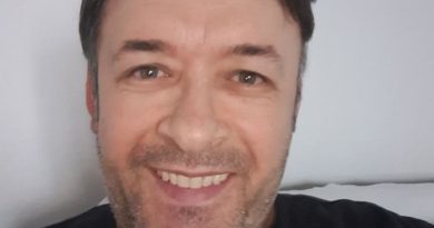 Herşey bir merhaba ile başlıyor