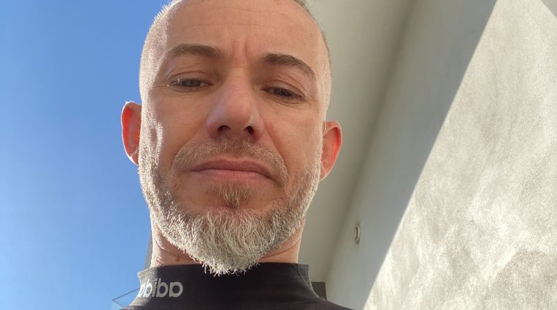 Menfaatsiz bir evlilik lütfen 1 Menfaatsiz bir evlilik lütfen