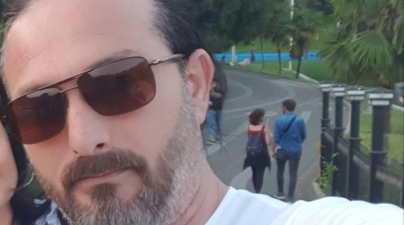 Bursadan eşinden ayrılmış 1 KENDİNE HER KONUDA GÜVENEN BAKIMLI GENÇ HOŞ BİR BAYAN ARKADAŞ ARIYORUM