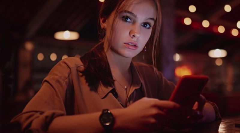 How a woman's side glance took the internet by storm 3